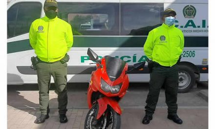 En Soacha capturan tres personas y recuperan una moto robada