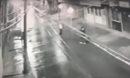 [VIDEO]  A golpes asesinan a un hombre en Bogotá