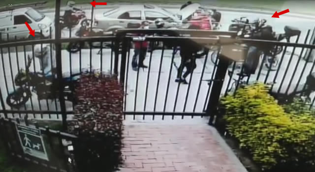 [VIDEO] Ladrones no paran en Soacha, se roban moto frente a portería de un conjunto residencial