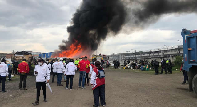 Desalojo en Bogotá terminó en gigantesco incendio