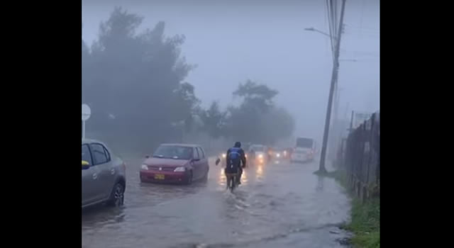 [VIDEO]  Inundaciones en Cajicá, viviendas y locales comerciales afectados por las lluvias