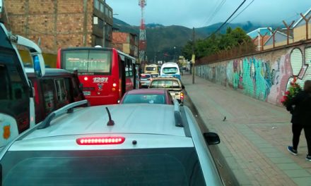 Trancones en la salida de Compartir Soacha por traslado de semáforo