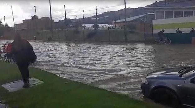 [VIDEO] Autopista Sur quedó bajo el agua después del aguacero de esta tarde en Soacha