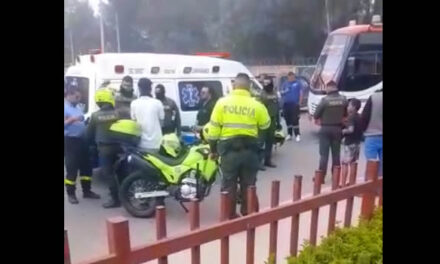 [VIDEO]  Cuestionan respuesta de autoridades tras accidente de patrulla de la policía Soacha