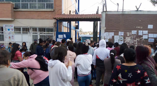 [VIDEO] Denuncian aglomeraciones en el colegio Nuevo Compartir de Soacha