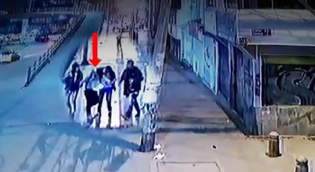 [VIDEO] Ladrones apuñalaron a un joven por robarlo en Soacha