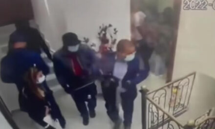 Delincuentes toman a 10 trabajadores como rehenes en asalto a un call center en Bogotá