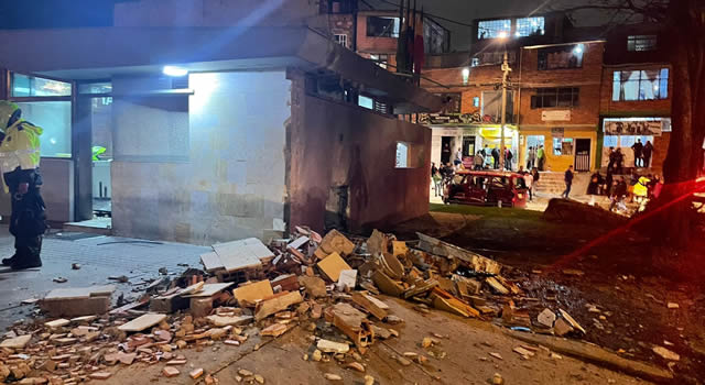 [VIDEO] Explosión en un CAI de Ciudad Bolívar, hay varios heridos