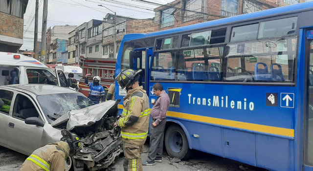 Fuerte accidente de un bus del SITP en Bogotá, 13 lesionados
