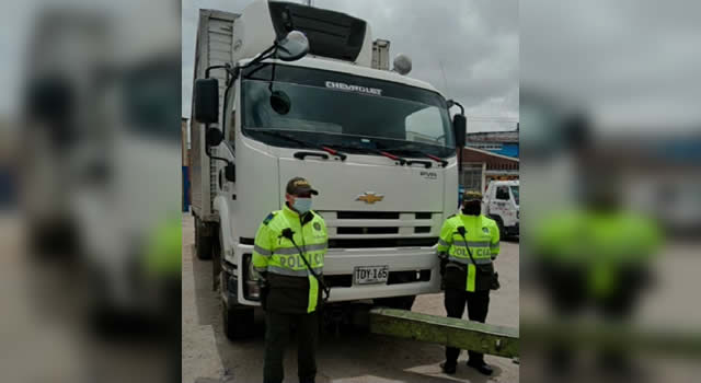 En falso retén secuestran al conductor de un camión en salida de Bogotá, pero policía los capturó