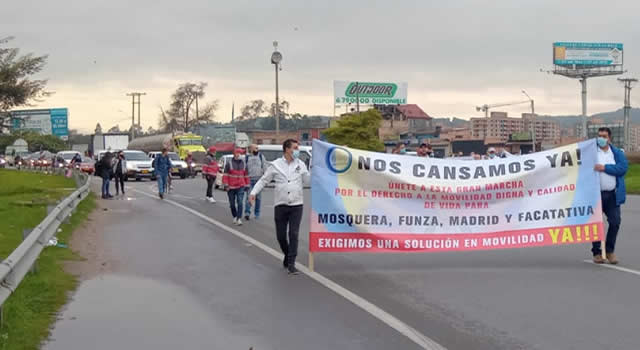 Habitantes de Mosquera, Funza, Madrid y Facatativá protestan por trancones en la calle 13 de Bogotá