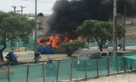 Video: un bus del SITP se incendió con pasajeros adentro