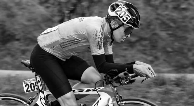 Andrés Arévalo, el ciclista cundinamarqués que falleció tras caída en la Vuelta de la Juventud