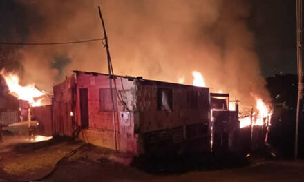 Incendio en Soacha, llamas consumen bodega de almacenamiento de algodón