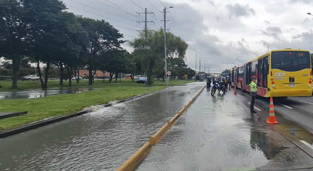 Persisten inundaciones en la autopista Norte de Bogotá, cierran dos estaciones de Transmilenio