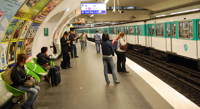 Cosquilleo en el Metro de París por poco deja a pareja bogotana sin la final de la Champions