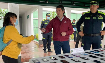 Autoridades entregarán a sus dueños más de 90 celulares recuperados en Bogotá