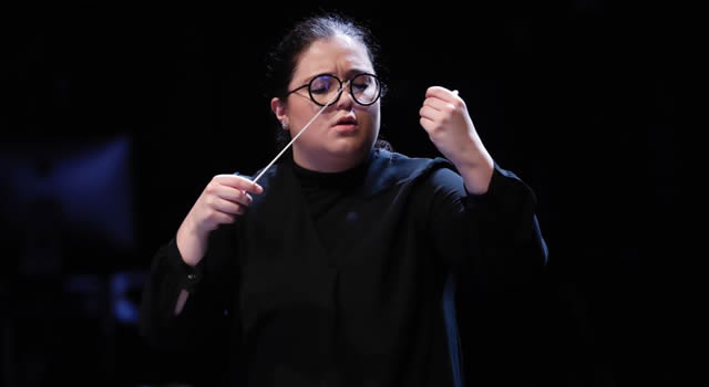 Ella es Ana María Patiño, la colombiana de 26 años que dirigirá orquesta de Ginebra Suiza