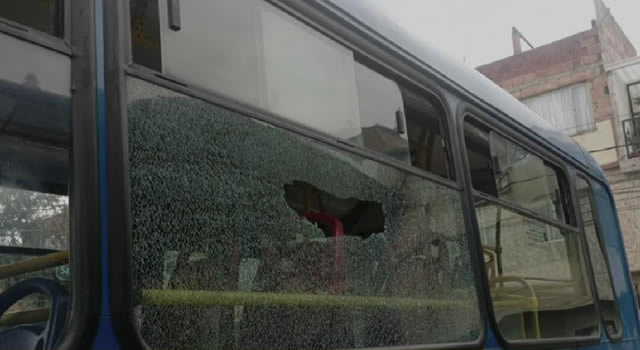 Buscan a individuo que dañó vidrios de 25 buses del SITP en una sola noche en Bogotá