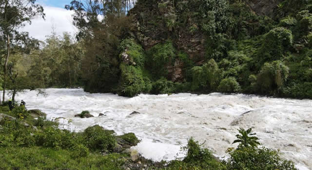 Las fuertes lluvias y el aumento del caudal del río Bogotá obligaron a las autoridades a declarar la alerta roja en Soacha.