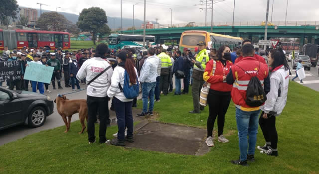 Jueves de bloqueos y manifestaciones, bicitaxistas de Bogotá protestan