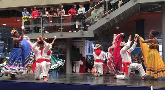 Danzas y bailes típicos en el mes de la colombianidad en Soacha