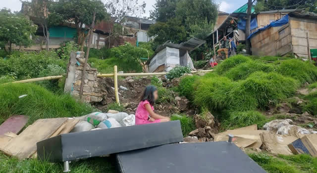 Invierno amenaza con llevarse varias viviendas en el barrio Loma Linda de Soacha