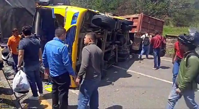 Un muerto y 18 heridos deja accidente en la Autopista Medellín – Bogotá