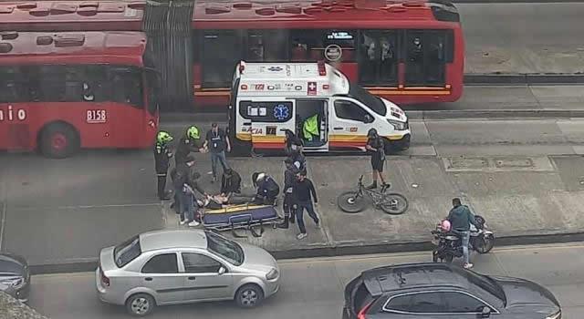 Motociclista cayó de un puente de la carrera 30 en Bogotá