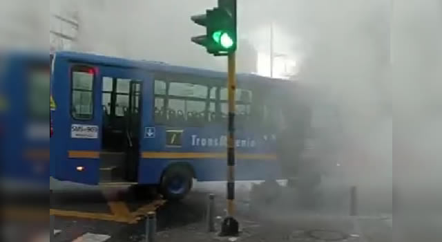 Manifestantes intentaron prender fuego a un bus del SITP en Bogotá