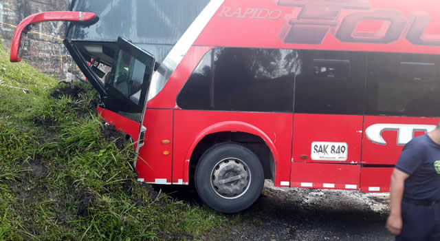 Accidente en la vía Bogotá-Villeta deja un muerto y varios lesionados