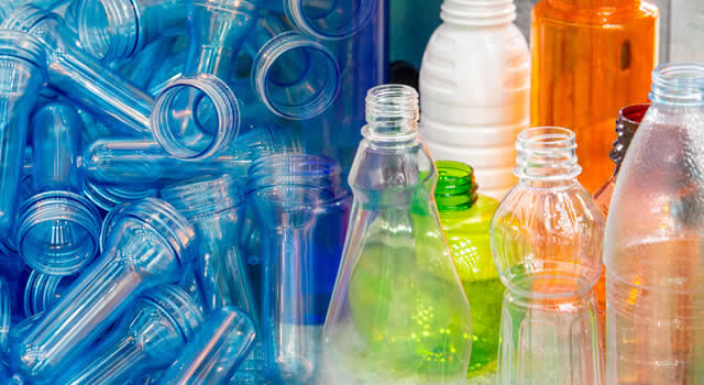 Las viejas botellas se convierten en nuevos envases plásticos