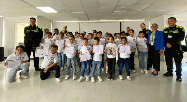 Niños graduados como embajadores de la legalidad en Bogotá 