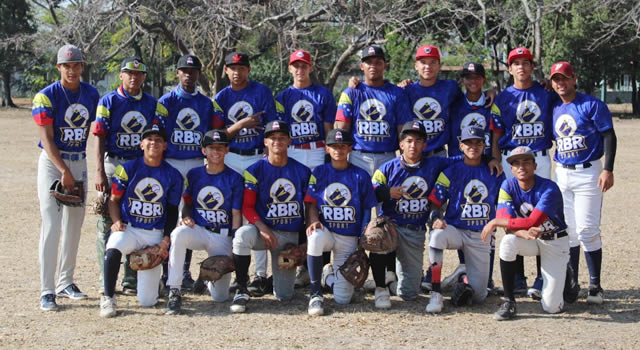 David Faraco Heredia apoya la iniciativa solidaria de la academia de béisbol RBR Sport