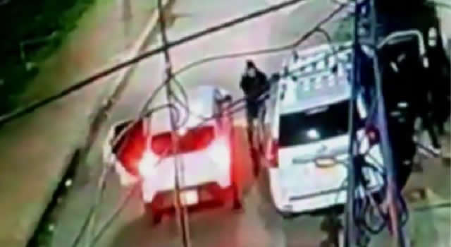 Ladrones en Bogotá sorprendieron a dos esposos para robarles la camioneta
