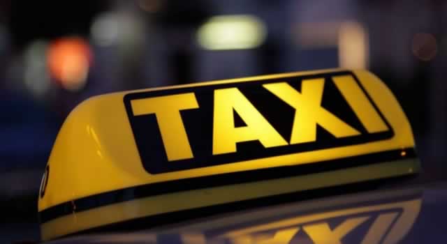 Taxista le robó el celular a un pasajero en Bogotá y lo arrastró varios metros