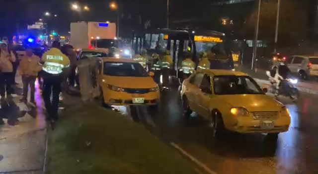 Una ida al baño desató bloqueos de taxistas en Bogotá, muchos perdieron sus vuelos en El Dorado