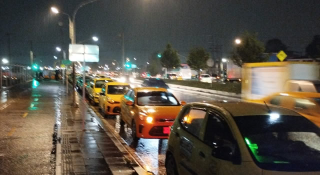 Prepárese porque este lunes hay paro de taxistas en Bogotá