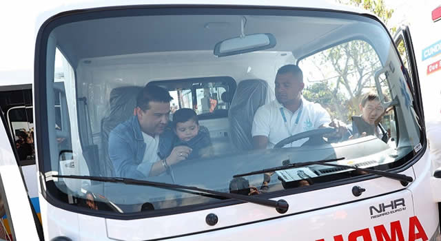 Ambulancias medicalizadas en Cundinamarca, se entregaron 16 que beneficiarán a 50 municipios