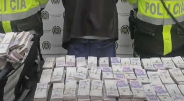 En Bogotá es capturado un hombre por llevar $525 millones de pesos en una bolsa