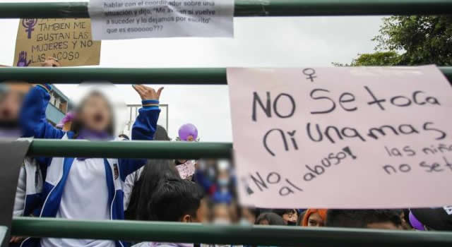 Estudiantes denuncian acoso sexual en un colegio de Bogotá por parte de varios docentes