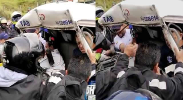 [VIDEO] Grave accidente entre ambulancia y tractocamión dejó dos personas atrapadas