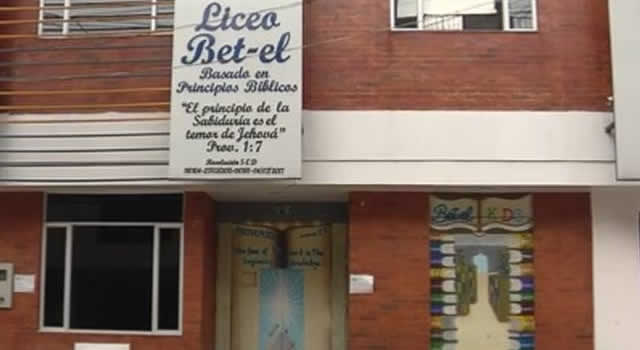 Exalumnas denuncian haber sido víctimas de abuso sexual en un colegio de Bogotá