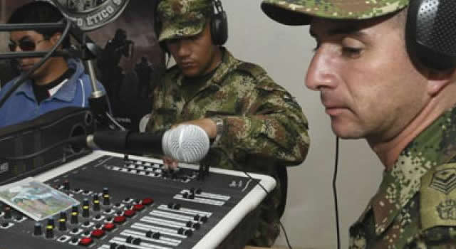 El Ejército llevó una emisora móvil para alertar a la comunidad sobre riesgos en el Nevado del Ruiz