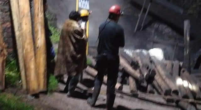 Siguen 7 mineros atrapados en minas de Cucunubá, Cundinamarca