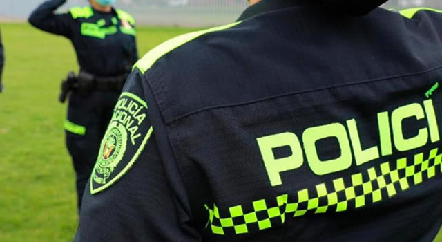 Patrullero de la policía fue linchado tras atracar un supermercado y herir a dos personas en Bogotá