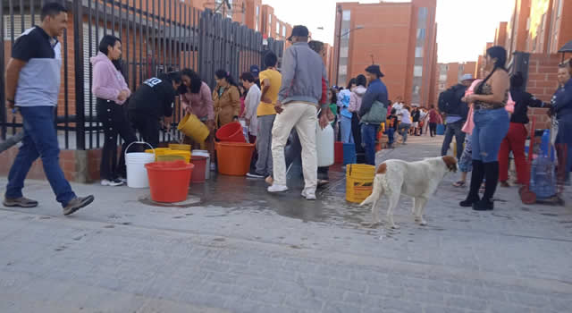 Dos días sin agua en El Triunfo 3 de Hogares Soacha