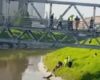 Cadáver de un hombre fue hallado en bolsas dentro de un río en Kennedy