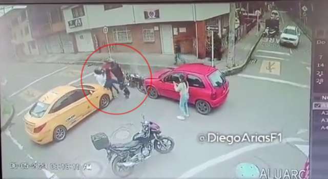 Ladrón se estrelló con un carro cuando intentaba huir de un hurto a celular