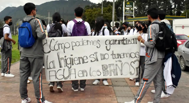 Protestas en Zipaquirá por falta de agua en un colegio público